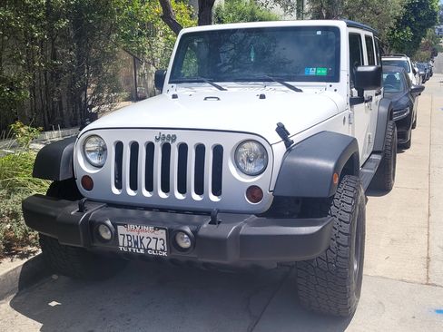 Used 2013 Jeep Wrangler Unlimited Sport image 2