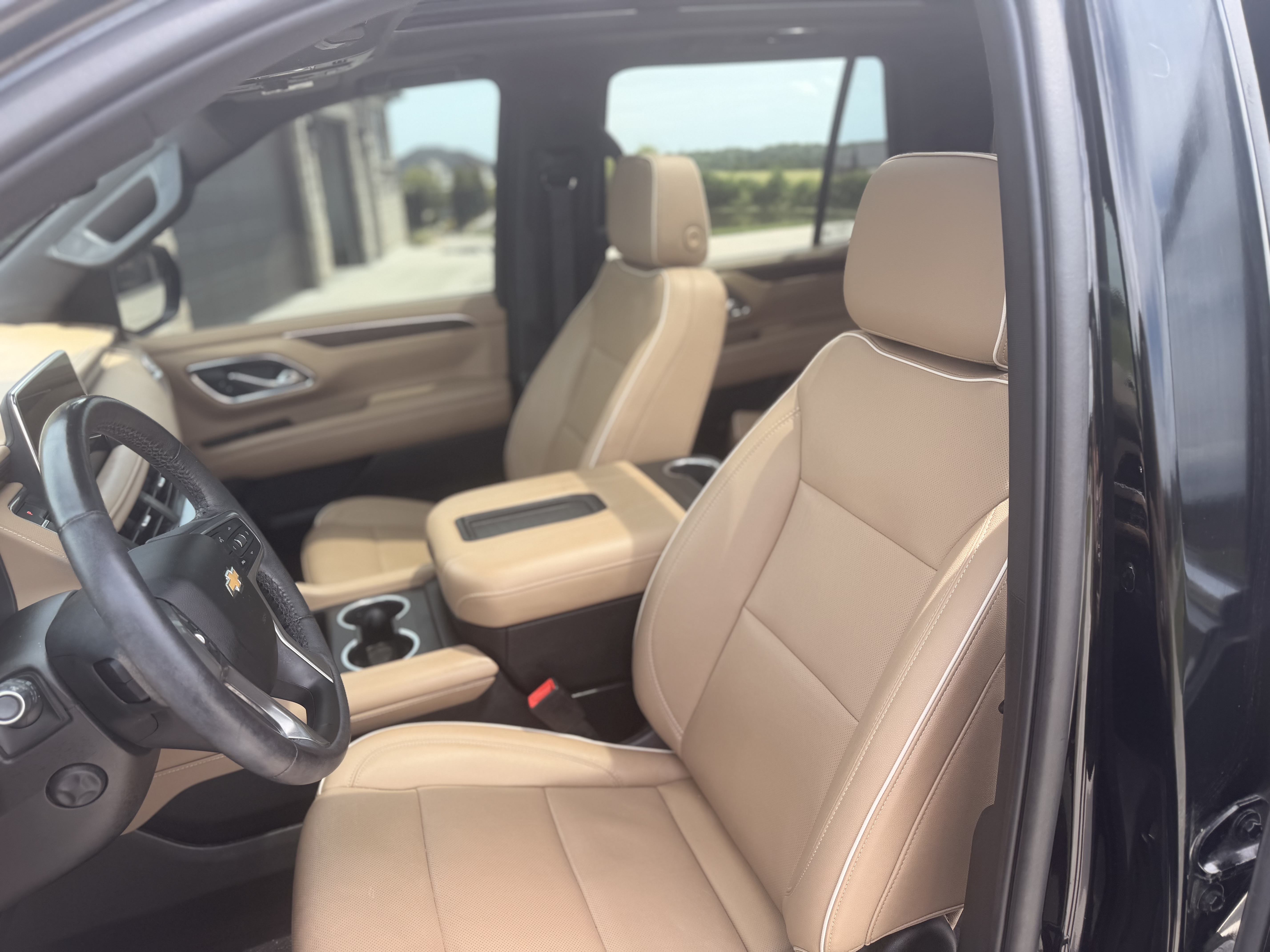 Used 2023 Chevrolet Tahoe Premier AWD/4WD image 5