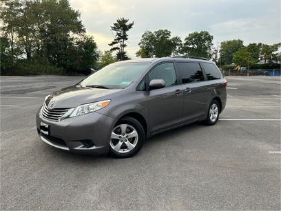 Used 2017 Toyota Sienna LE