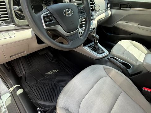 Used 2017 Hyundai Elantra SE FWD image 11