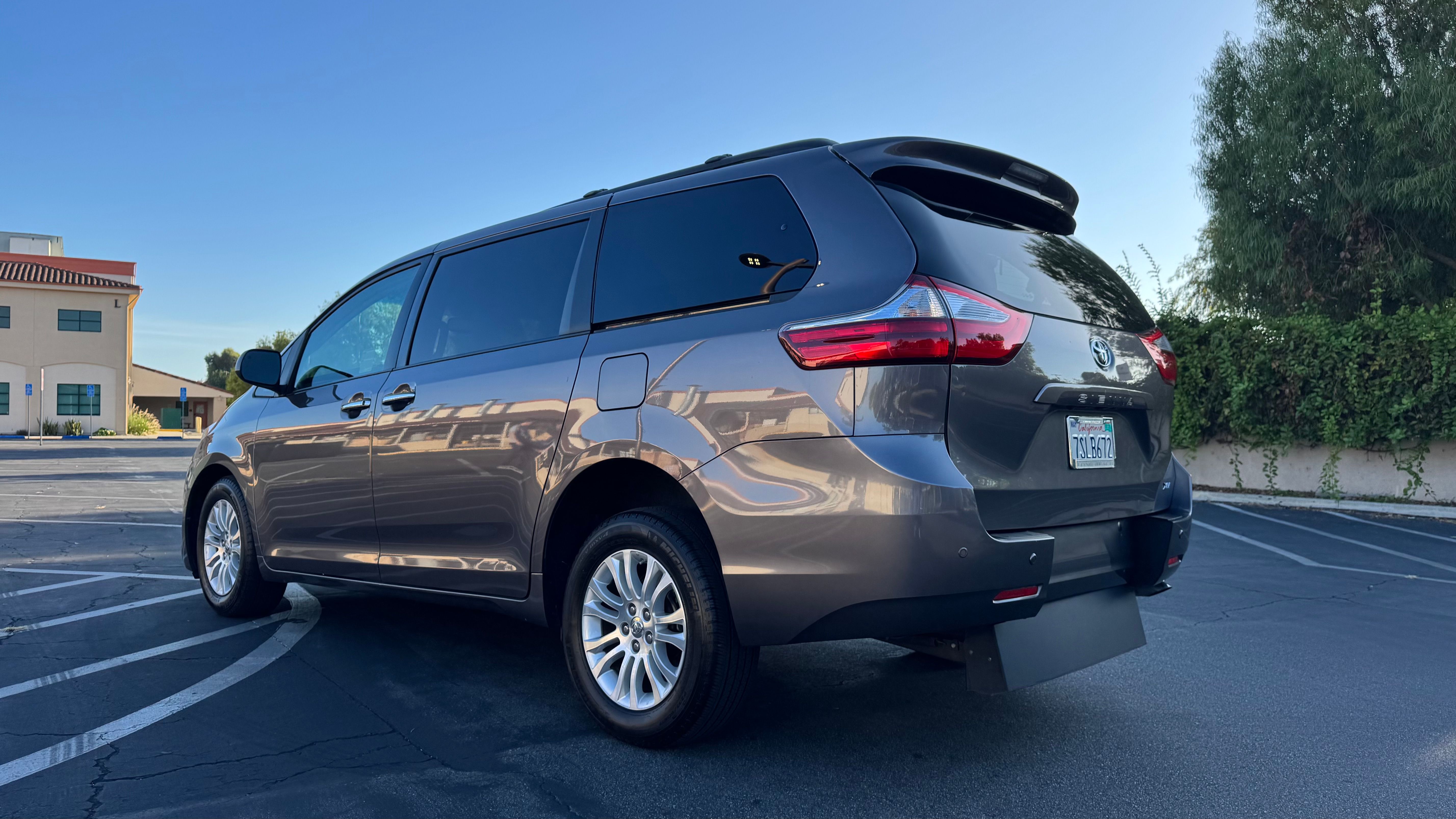 Used 2016 Toyota Sienna XLE w/ XLE Navigation Package FWD image 5