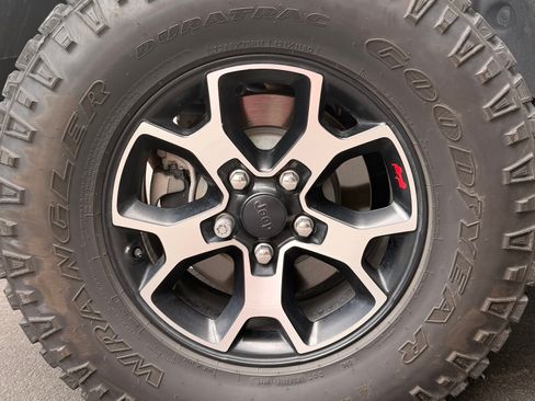 Used 2020 Jeep Wrangler Unlimited Rubicon AWD/4WD image 14