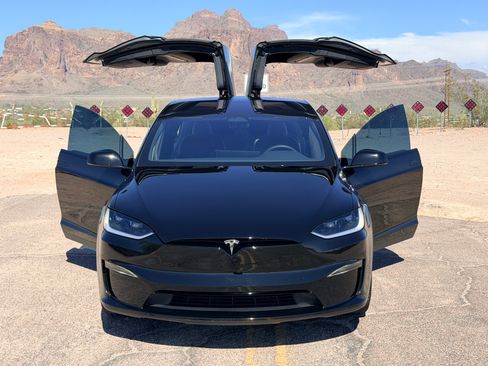 Used 2025 Tesla Model X AWD/4WD image 6