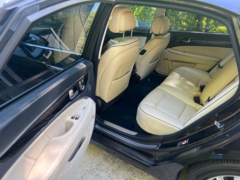 Used 2014 Hyundai Equus Signature RWD image 9