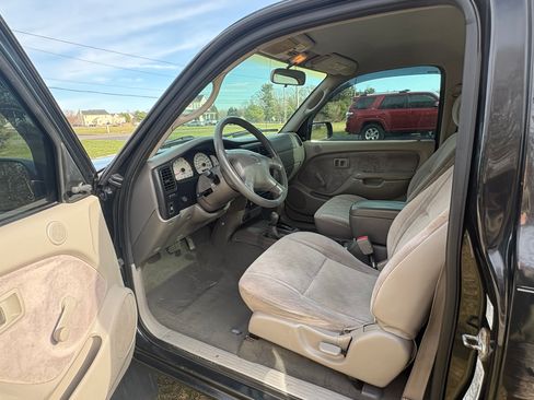 Used 2004 Toyota Tacoma Pickup 2D 6 ft image 12