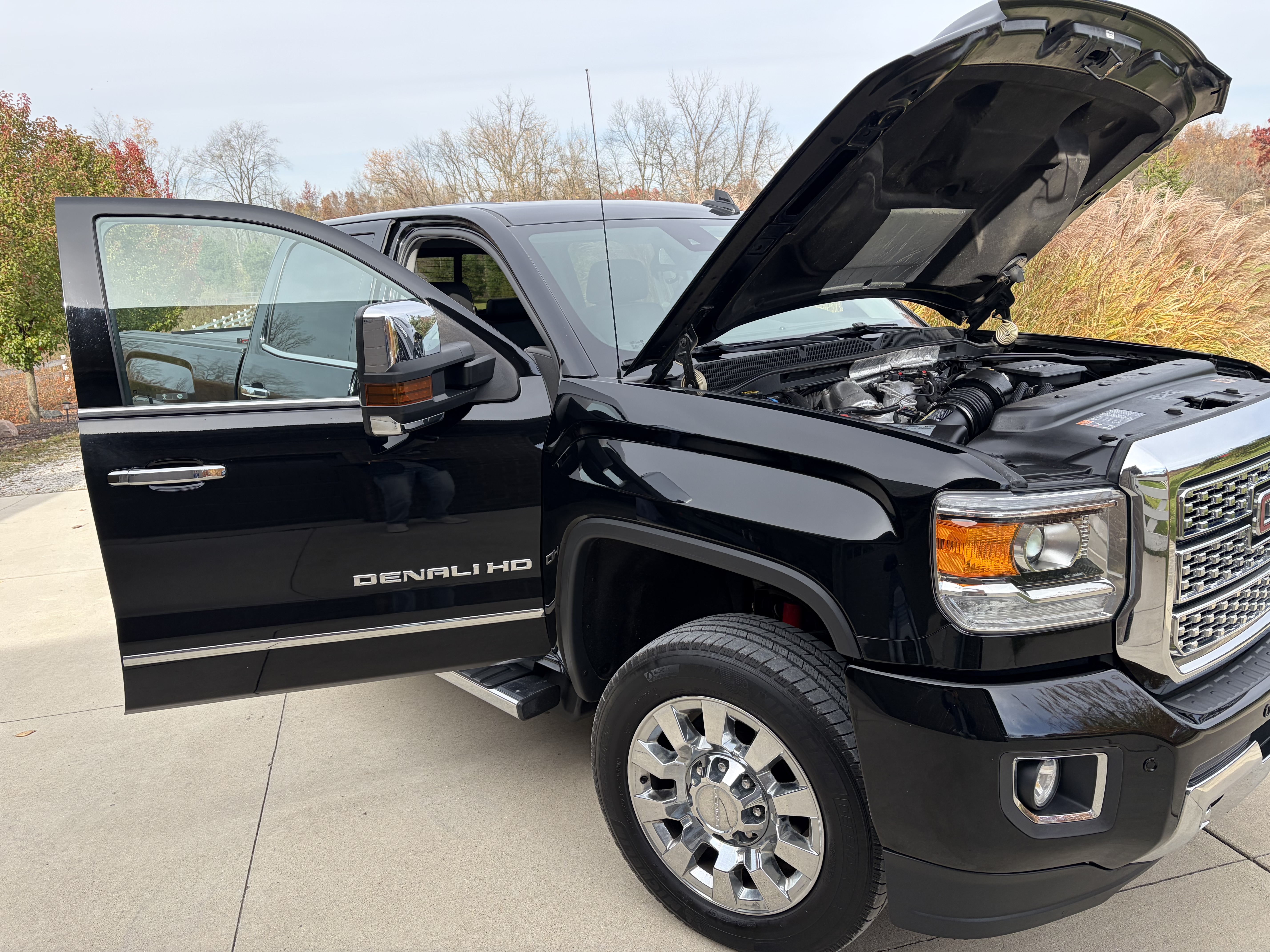 Used 2019 GMC Sierra 2500 Denali w/ Duramax Plus Package AWD/4WD image 14