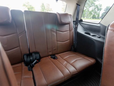 Used 2016 Cadillac Escalade Luxury AWD/4WD image 22