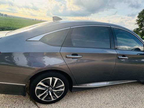 Used 2019 Honda Accord Touring image 5