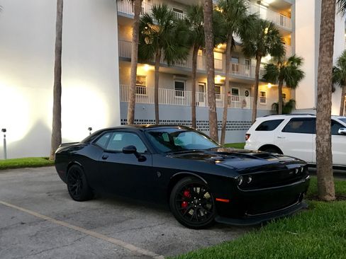 Used 2015 Dodge Challenger SRT Hellcat image 12