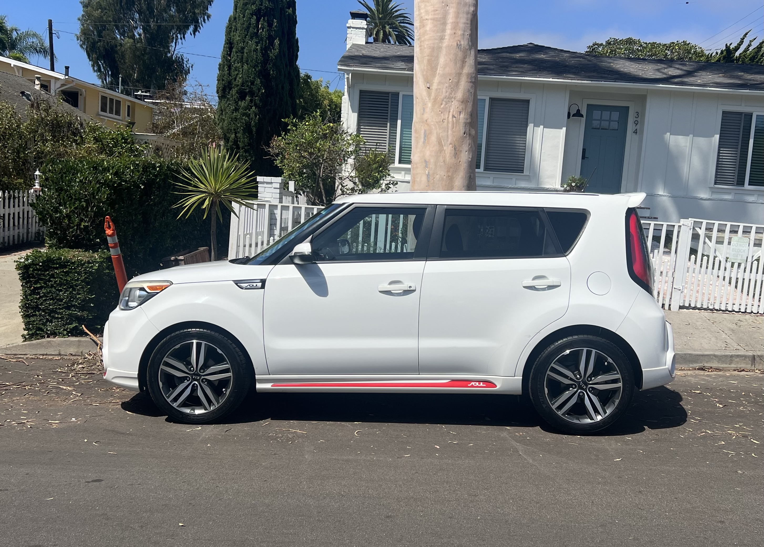 Used 2014 Kia Soul + FWD image 1