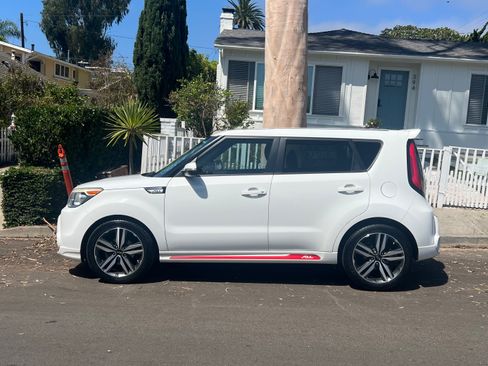Used 2014 Kia Soul + FWD image 1