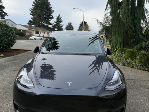 Used 2024 Tesla Model Y Long Range image 9