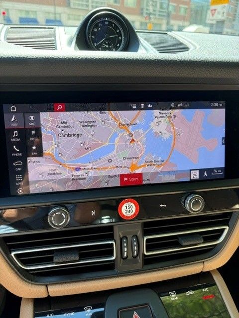Used 2022 Porsche Macan AWD/4WD image 15