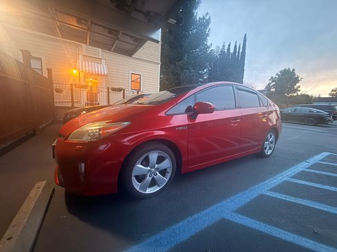 Used 2012 Toyota Prius Four image 1