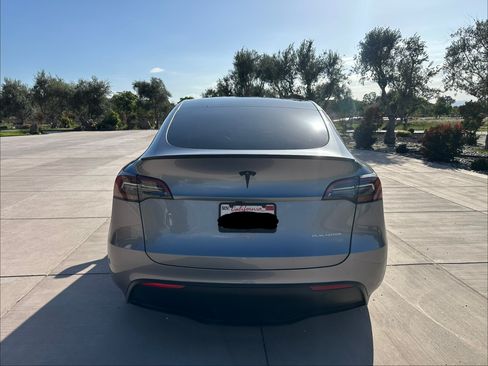 Used 2025 Tesla Model Y Long Range AWD/4WD image 8
