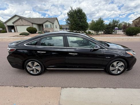 Used 2018 Hyundai Sonata Limited w/ Ultimate Package 02 FWD image 5