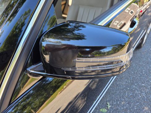 Used 2011 Mercedes-Benz E 550 4MATIC Sedan image 13