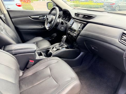 Used 2020 Nissan Rogue SL w/ Premium Package image 9