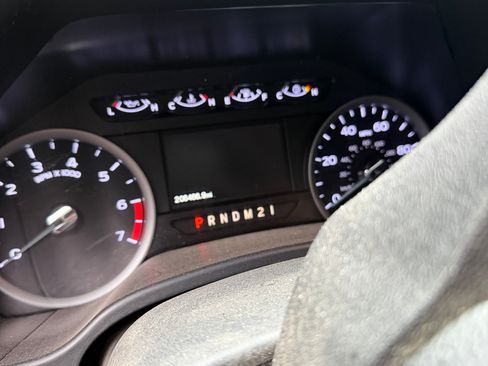 Used 2018 Ford F250 XLT w/ XLT Premium Package AWD/4WD image 6