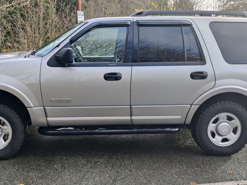 Used 2008 Ford Expedition XLT image 1