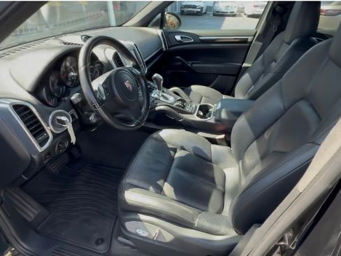 Used 2012 Porsche Cayenne w/ Convenience Pkg AWD/4WD image 12