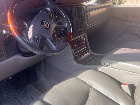 Used 2005 Cadillac Escalade AWD image 6