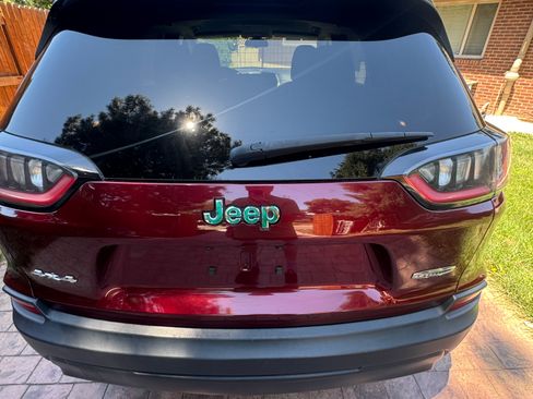 Used 2019 Jeep Cherokee Latitude w/ Cold Weather Group image 10