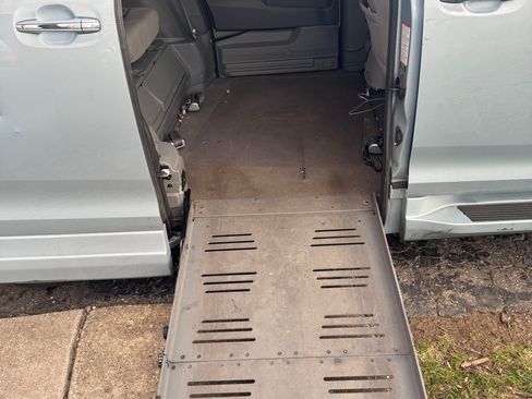 Used 2016 Toyota Sienna XLE image 4