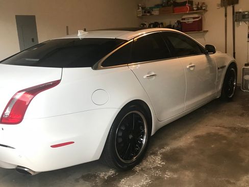 Used 2013 Jaguar XJ image 15