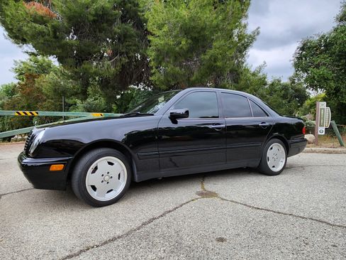 Used 1997 Mercedes-Benz E 320 Sedan image 5