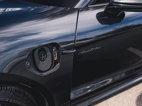 Used 2025 Porsche Taycan GTS image 16