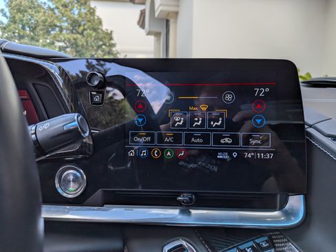 Used 2020 Chevrolet Corvette Stingray Premium Cpe w/ 3LT Preferred Equipment Group image 25