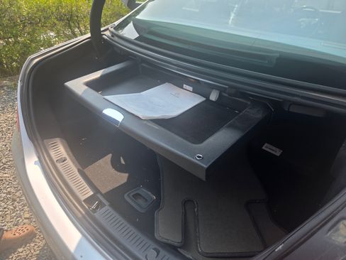 Used 2018 Mercedes-Benz E 300 4MATIC image 25