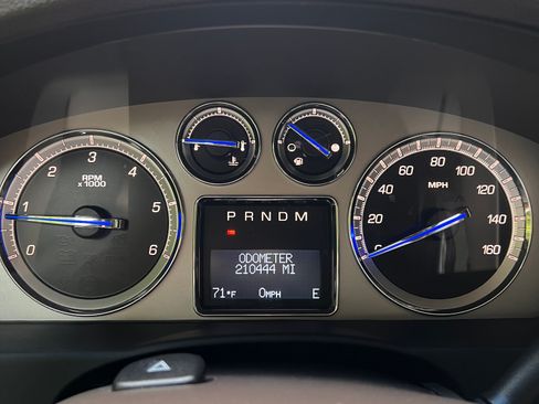 Used 2014 Cadillac Escalade Luxury image 19