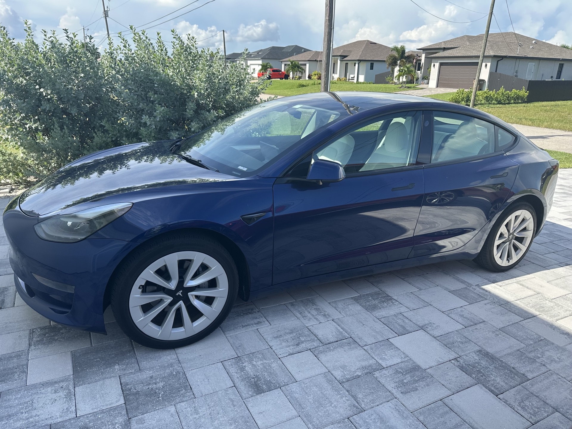 Used 2023 Tesla Model 3 Standard Range RWD image 1