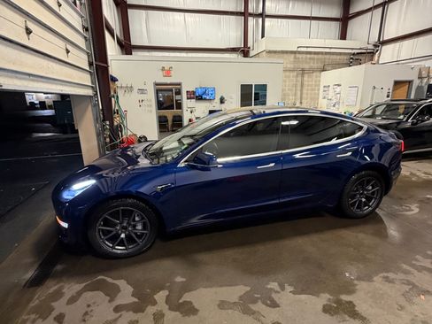 Used 2018 Tesla Model 3 Long Range image 4