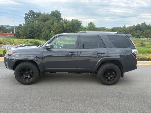 Used 2024 Toyota 4Runner SR5 Premium w/ Moonroof Package AWD/4WD image 2