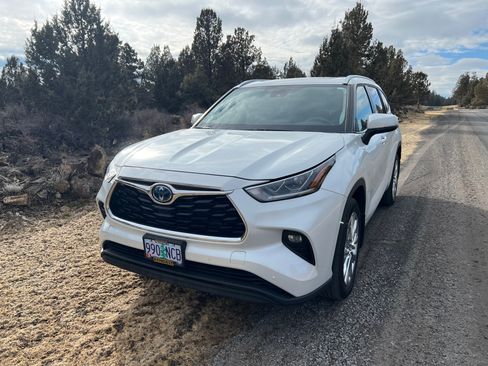 Used 2023 Toyota Highlander Limited image 1