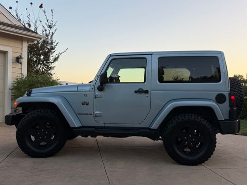 Used 2012 Jeep Wrangler Sahara image 11