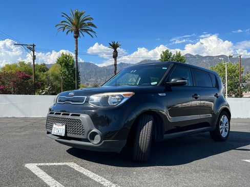 Used 2014 Kia Soul + image 2