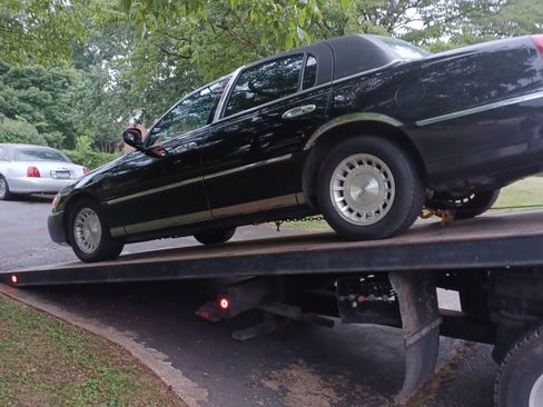 Used 1998 Lincoln Town Car Executive image 5