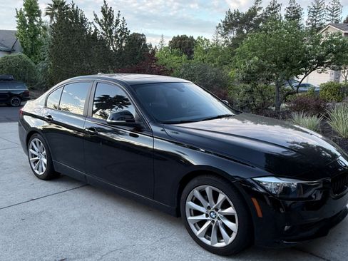 Used 2016 BMW 320i Sedan image 2