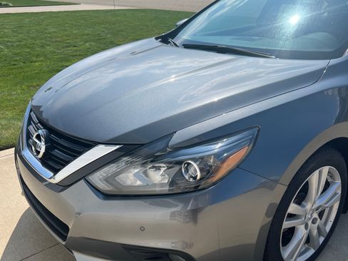 Used 2017 Nissan Altima 3.5 SL w/ 3.5 Technology Package FWD image 2