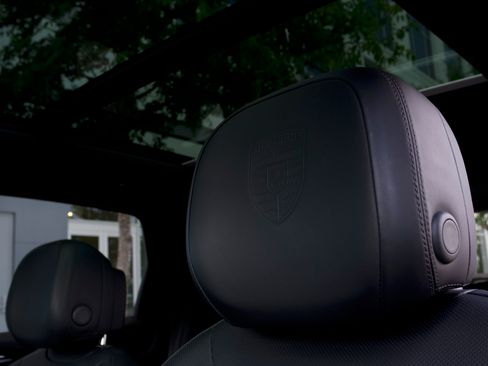 Used 2021 Porsche Cayenne w/ Premium Package AWD/4WD image 10