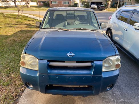 Used 2001 Nissan Frontier XE image 1