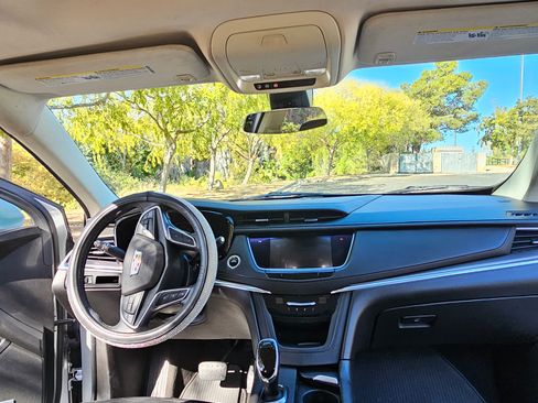 Used 2018 Cadillac XT5 Luxury w/ Driver Awareness Package image 24