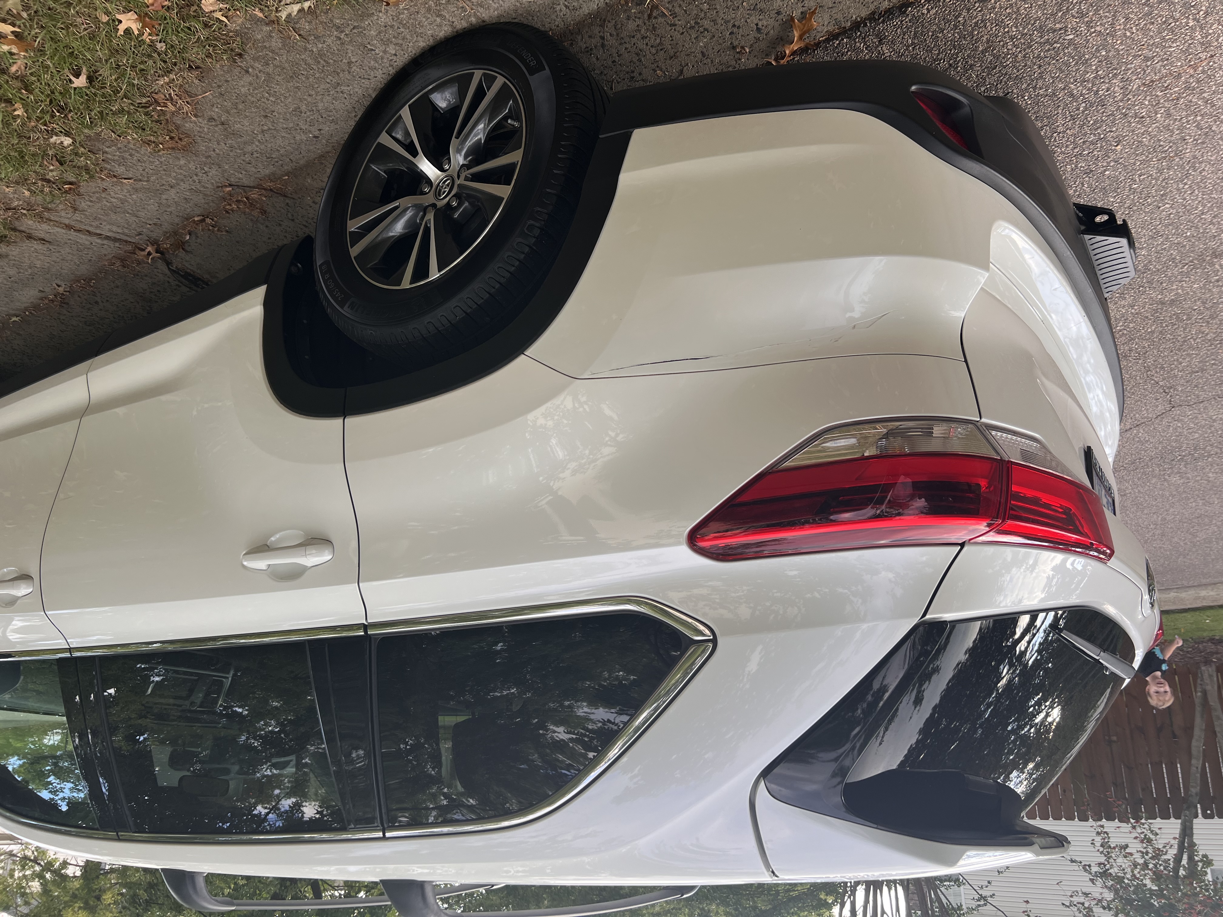 Used 2019 Toyota Highlander LE FWD image 10