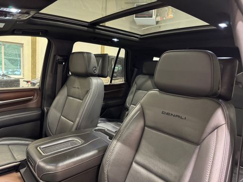 Used 2021 GMC Yukon Denali w/ Denali Ultimate Package image 15