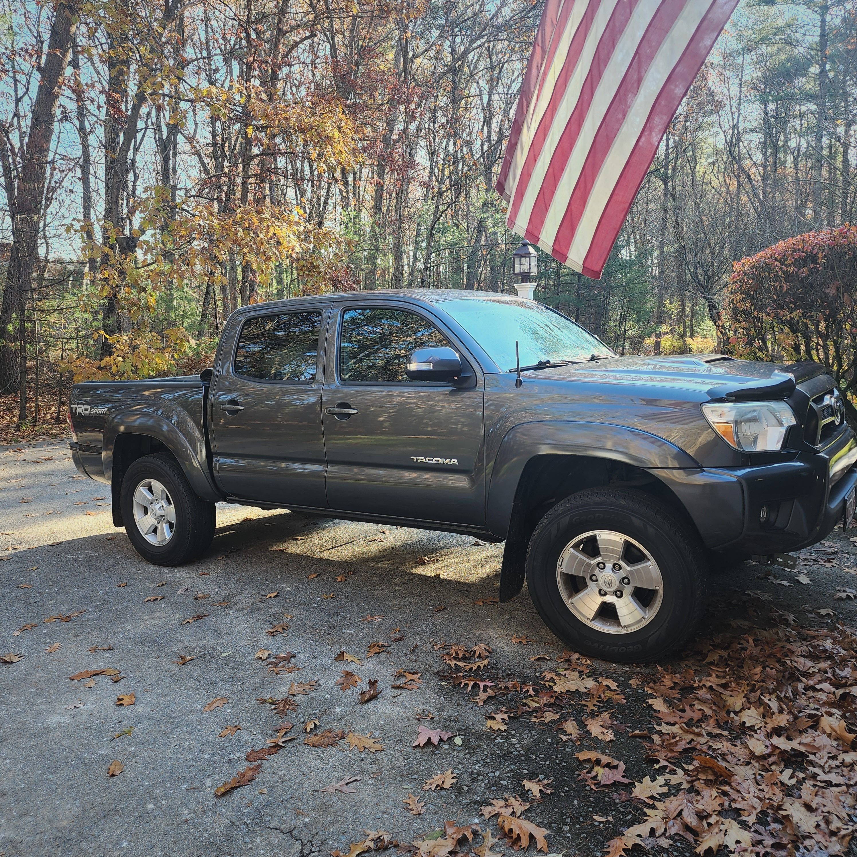 Used 2015 Toyota Tacoma 4x4 Double Cab w/ TRD Sport Package image 6