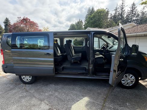 Used 2017 Ford Transit 350 XLT RWD image 5